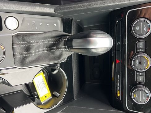 Used 2023 Volkswagen Atlas SE image 19