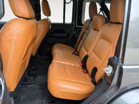 Used 2021 Jeep Wrangler Unlimited Sahara AWD/4WD image 13