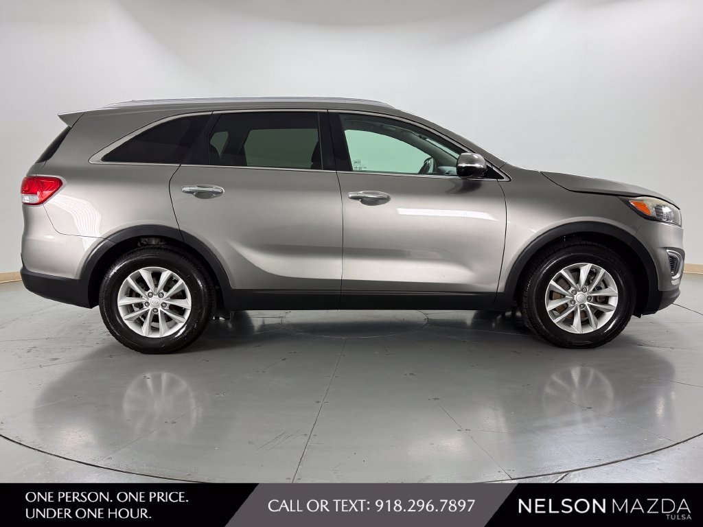 Used 2016 Kia Sorento FWD w/ LX Convenience Package image 5