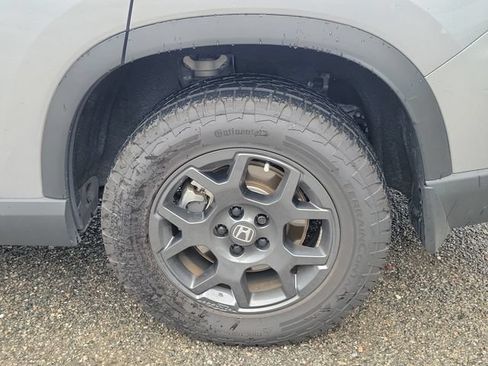 Used 2025 Honda Pilot TrailSport image 8