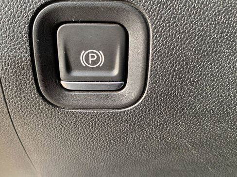 Used 2022 Chevrolet Silverado 1500 W/T w/ Trailering Package image 11