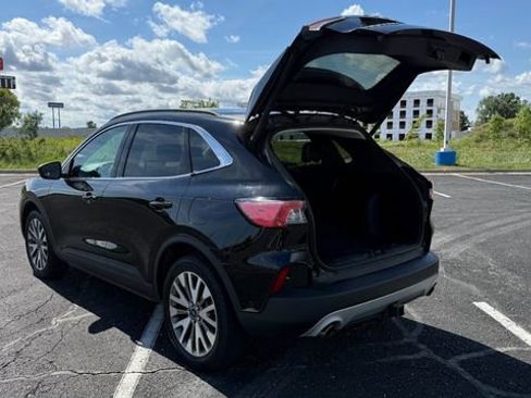 Used 2021 Ford Escape Titanium image 12