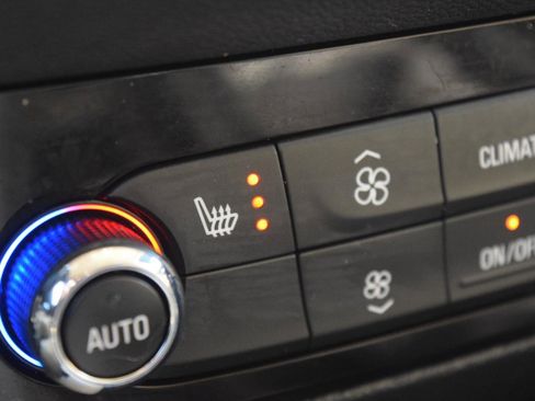 Used 2023 Buick Enclave Essence AWD/4WD image 30