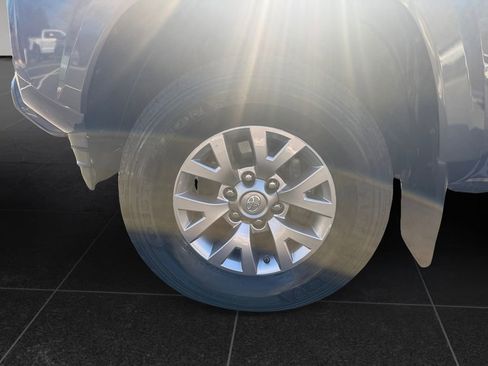 Used 2017 Toyota Tacoma SR5 w/ Tow Package image 9