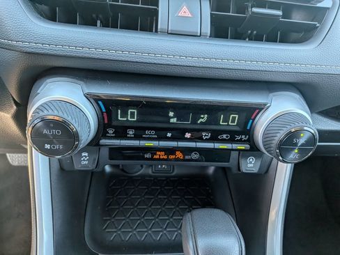 Used 2025 Toyota RAV4 XLE AWD/4WD image 19
