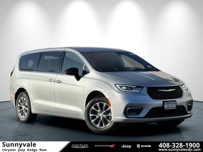 New 2026 Chrysler Pacifica Select