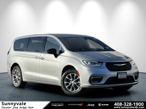New 2026 Chrysler Pacifica Select image 1