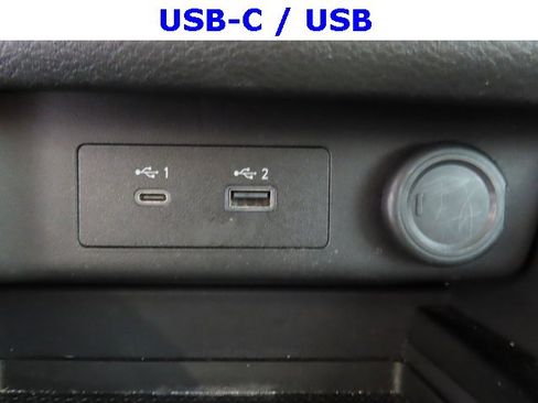 Used 2023 Nissan Rogue S image 9