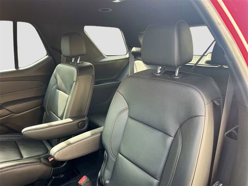 Used 2022 Chevrolet Traverse LT w/ LT Premium Package image 25