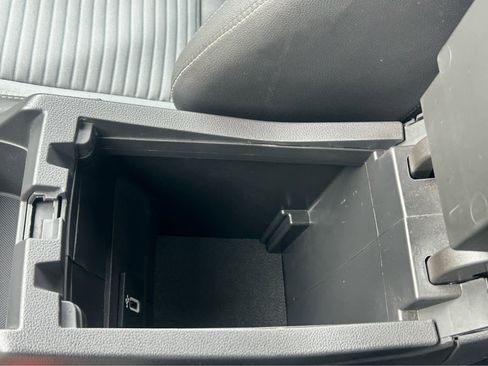 Used 2019 Ford Escape SE FWD image 34