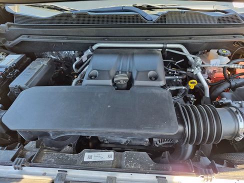 Used 2025 Chevrolet Colorado LT w/ LT Convenience Package AWD/4WD image 13