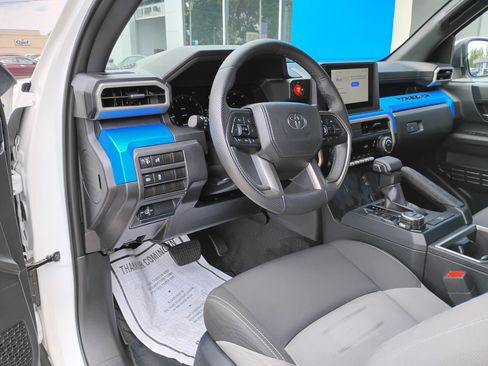 Used 2025 Toyota Tacoma TRD Off-Road AWD/4WD image 22