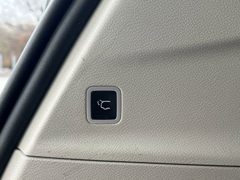 Used 2021 Chrysler Pacifica Touring-L image 28