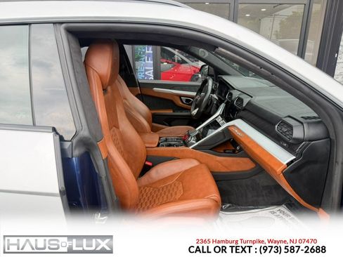 Used 2021 Lamborghini Urus AWD/4WD image 23