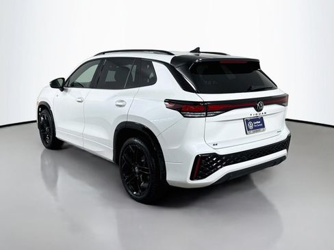 Certified 2025 Volkswagen Tiguan SE R-Line AWD/4WD image 3