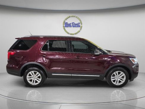 Used 2018 Ford Explorer XLT w/ Equipment Group 202A AWD/4WD image 7