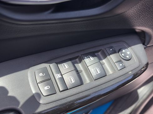 Used 2021 Jeep Cherokee Latitude Plus FWD image 25