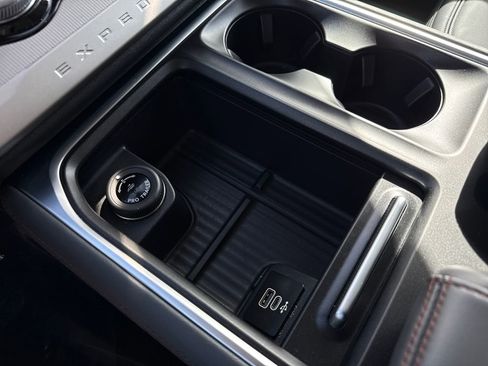 Used 2025 Ford Expedition Active image 23