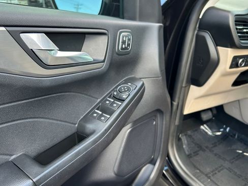 Used 2022 Ford Escape Titanium w/ Class II Trailer Tow Package image 24