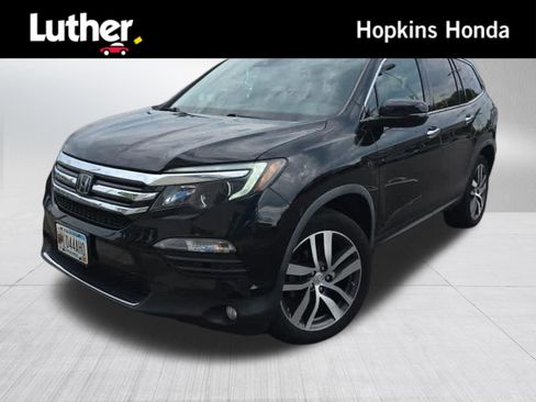 Used 2018 Honda Pilot Touring image 1