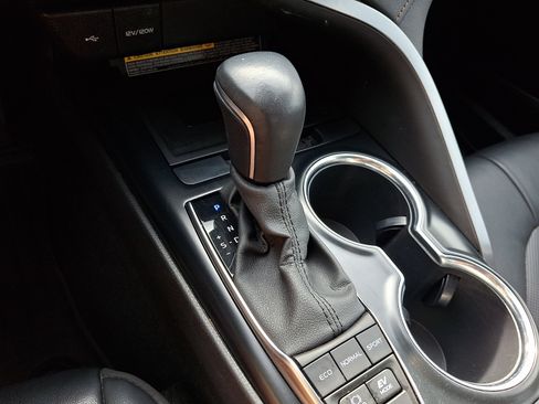 Used 2020 Toyota Camry XLE FWD image 22