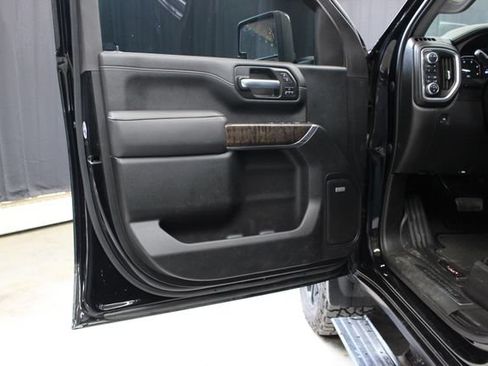 Used 2021 GMC Sierra 2500 Denali w/ Denali Black Diamond Edition AWD/4WD image 44