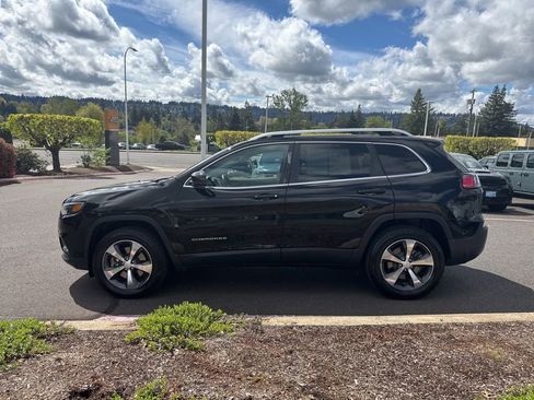 Used 2019 Jeep Cherokee Limited w/ Luxury Group image 4