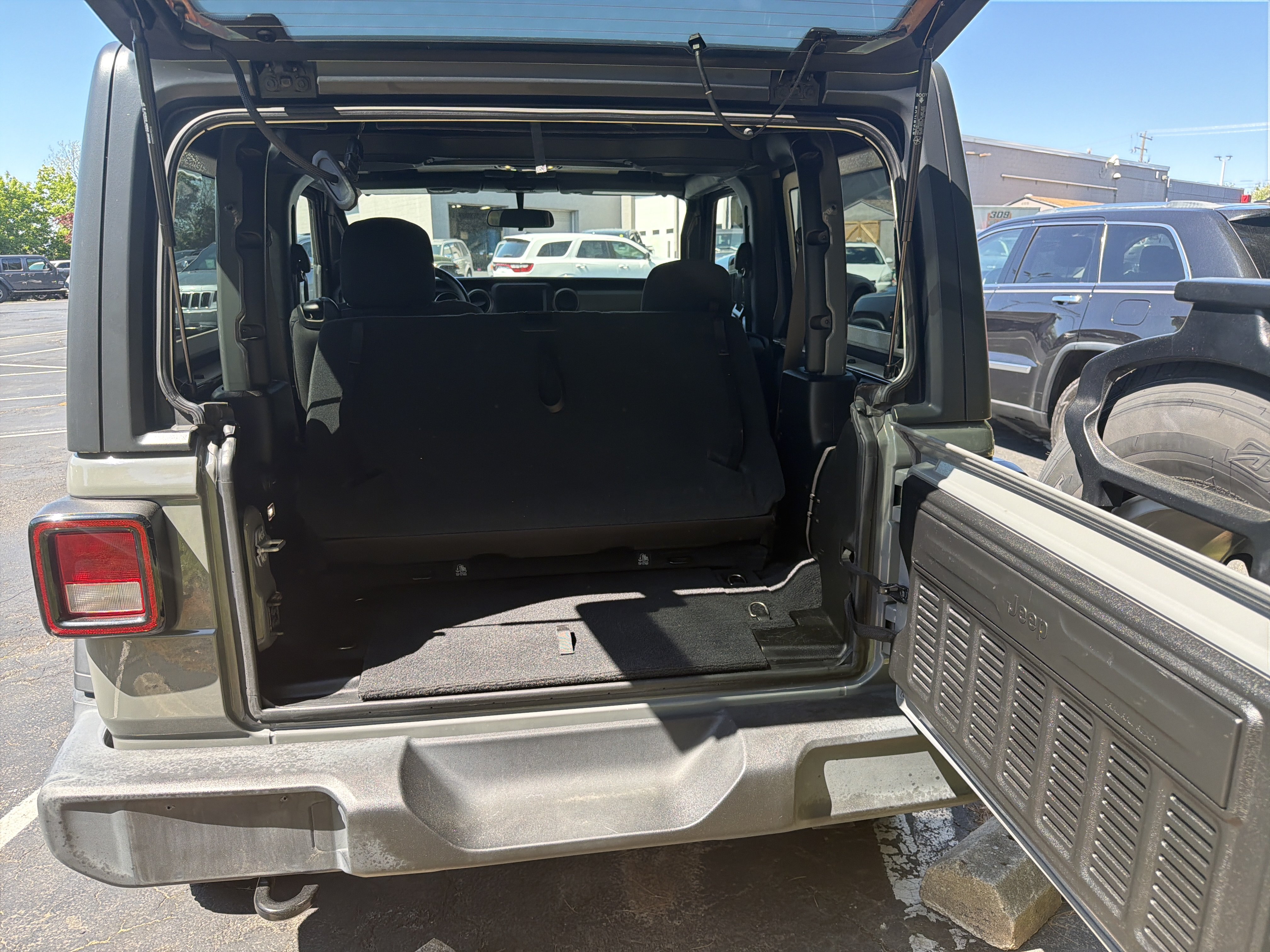 Used 2021 Jeep Wrangler Sport AWD/4WD image 8