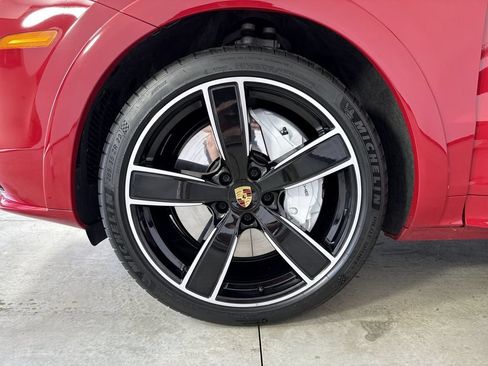 Certified 2023 Porsche Cayenne Turbo AWD/4WD image 13