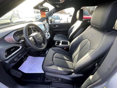New 2026 Chrysler Pacifica Select FWD image 16