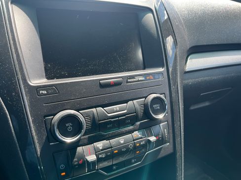 Used 2018 Ford Explorer XLT w/ Equipment Group 202A image 16