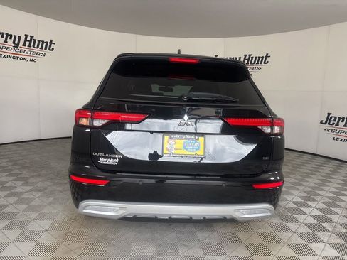 Used 2023 Mitsubishi Outlander SE FWD image 5