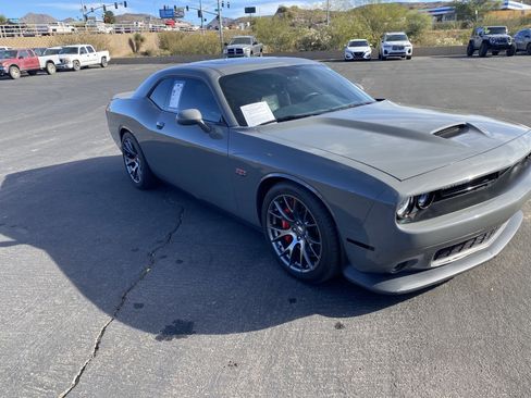 Used 2017 Dodge Challenger SRT w/ Technology Group image 5