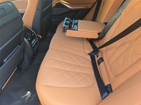 Used 2025 BMW X5 xDrive40i w/ Climate Comfort Package AWD/4WD image 12