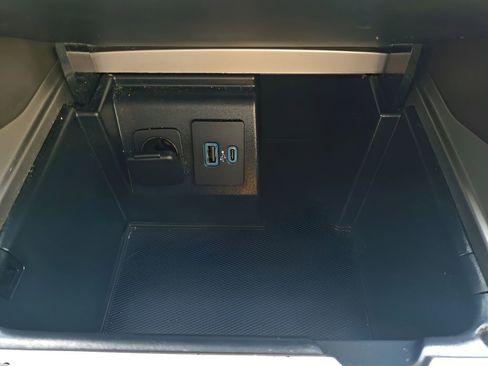 Used 2020 Ford Explorer Platinum w/ Premium Technology Package image 29