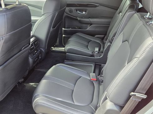 Used 2024 Honda Pilot EX-L image 11