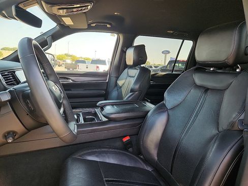Used 2024 Jeep Wagoneer Series II w/ Flexible Seating Group RWD image 8