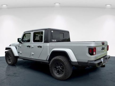 Used 2022 Jeep Gladiator Sport AWD/4WD image 9