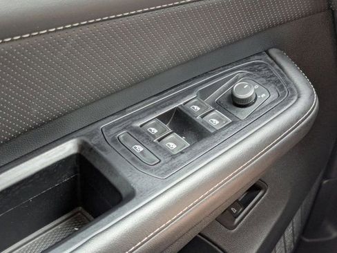 Used 2025 Volkswagen Atlas SE image 13