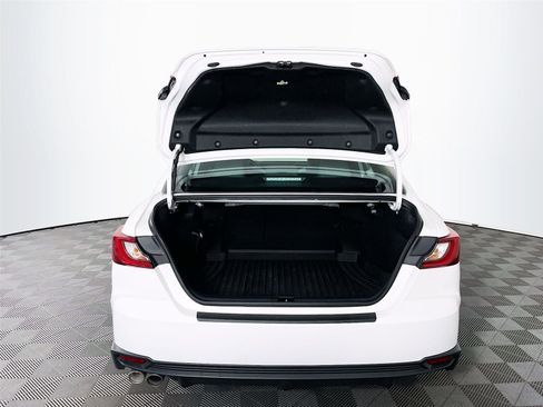 Used 2025 Toyota Camry SE w/ Convenience Package image 29