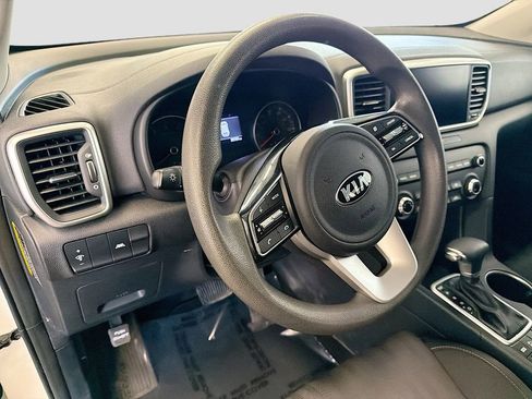 Used 2022 Kia Sportage LX image 11