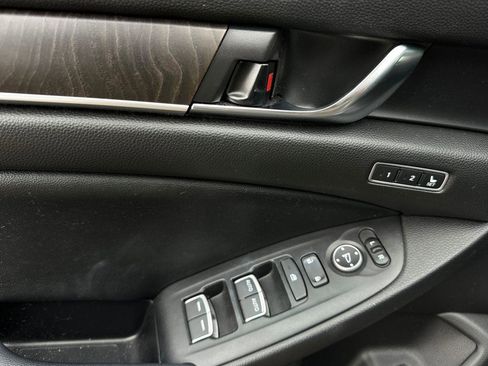 Used 2021 Honda Accord EX-L image 10