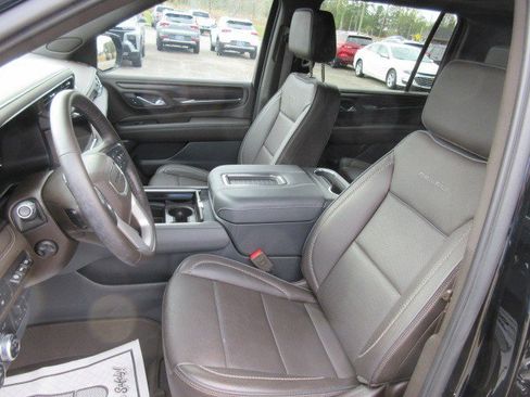 Used 2023 GMC Yukon XL Denali w/ LPO, Floor Liner Package AWD/4WD image 16