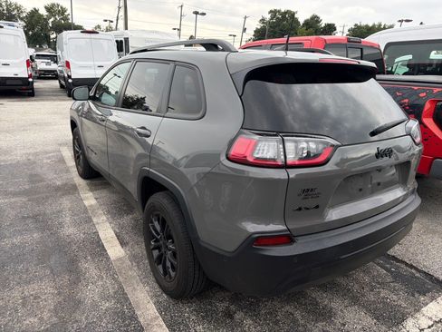 Used 2023 Jeep Cherokee Altitude Lux w/ Mopar Interior Package AWD/4WD image 6