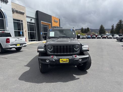 Used 2025 Jeep Wrangler Unlimited Rubicon AWD/4WD image 2