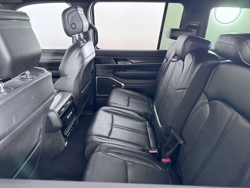 Used 2023 Jeep Wagoneer L Series II image 13