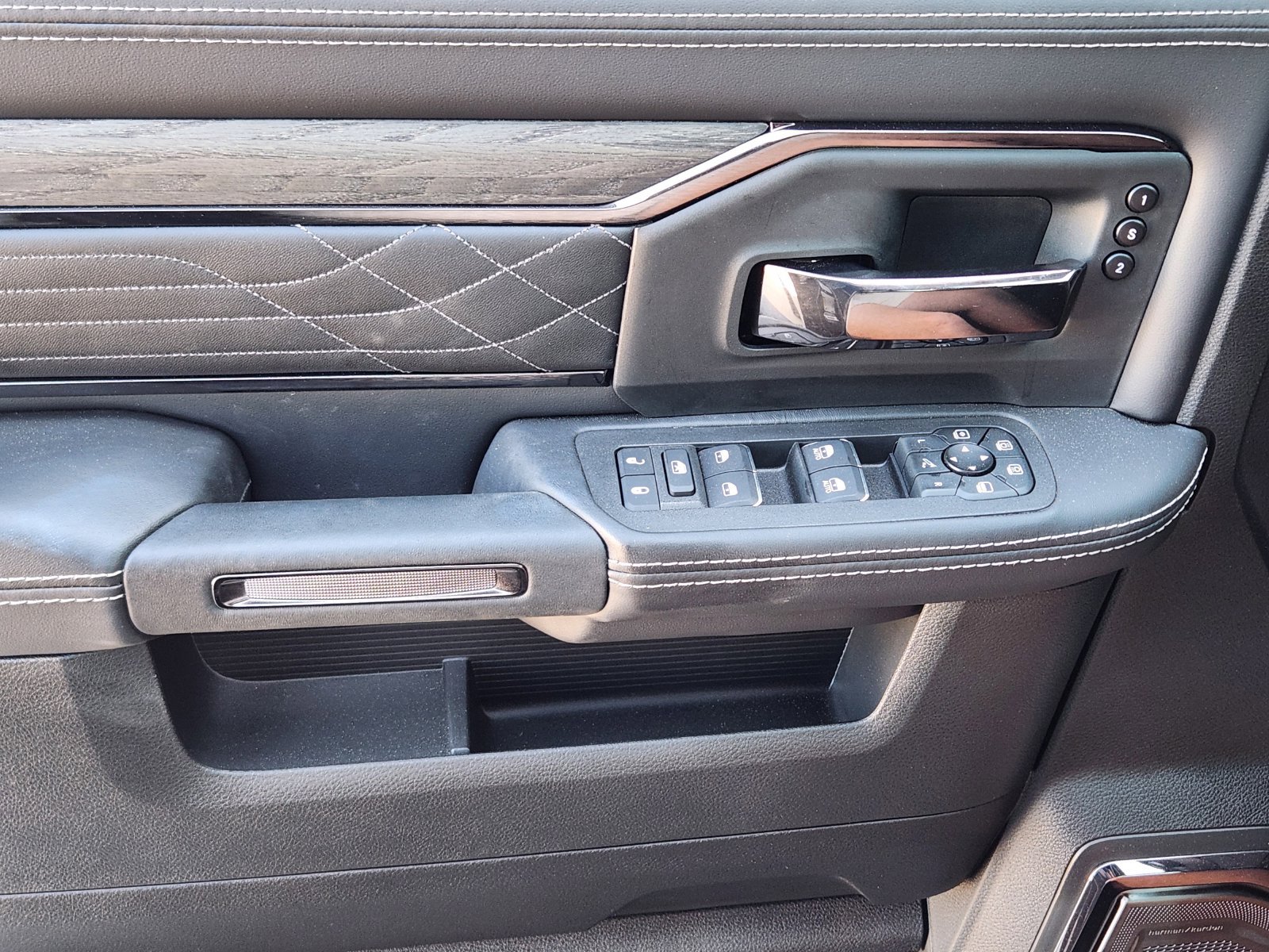 New 2025 RAM 2500 Limited AWD/4WD image 21