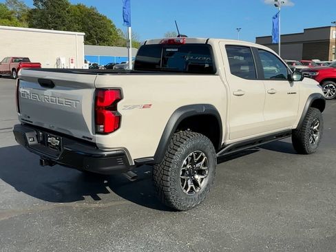 Used 2026 Chevrolet Colorado ZR2 w/ Technology Package AWD/4WD image 8
