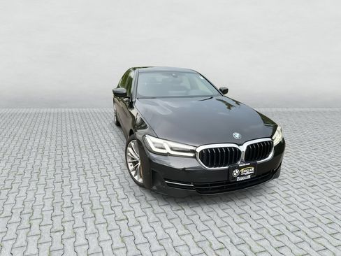 Used 2023 BMW 530i xDrive w/ Premium Package AWD/4WD image 2