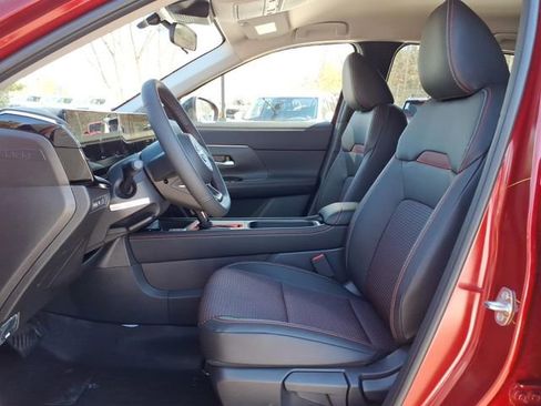 Used 2026 Nissan Kicks SR FWD image 9